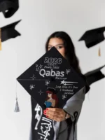 ⁦عباية تخرج رمادي أنيق⁩ - الصورة ⁦2⁩