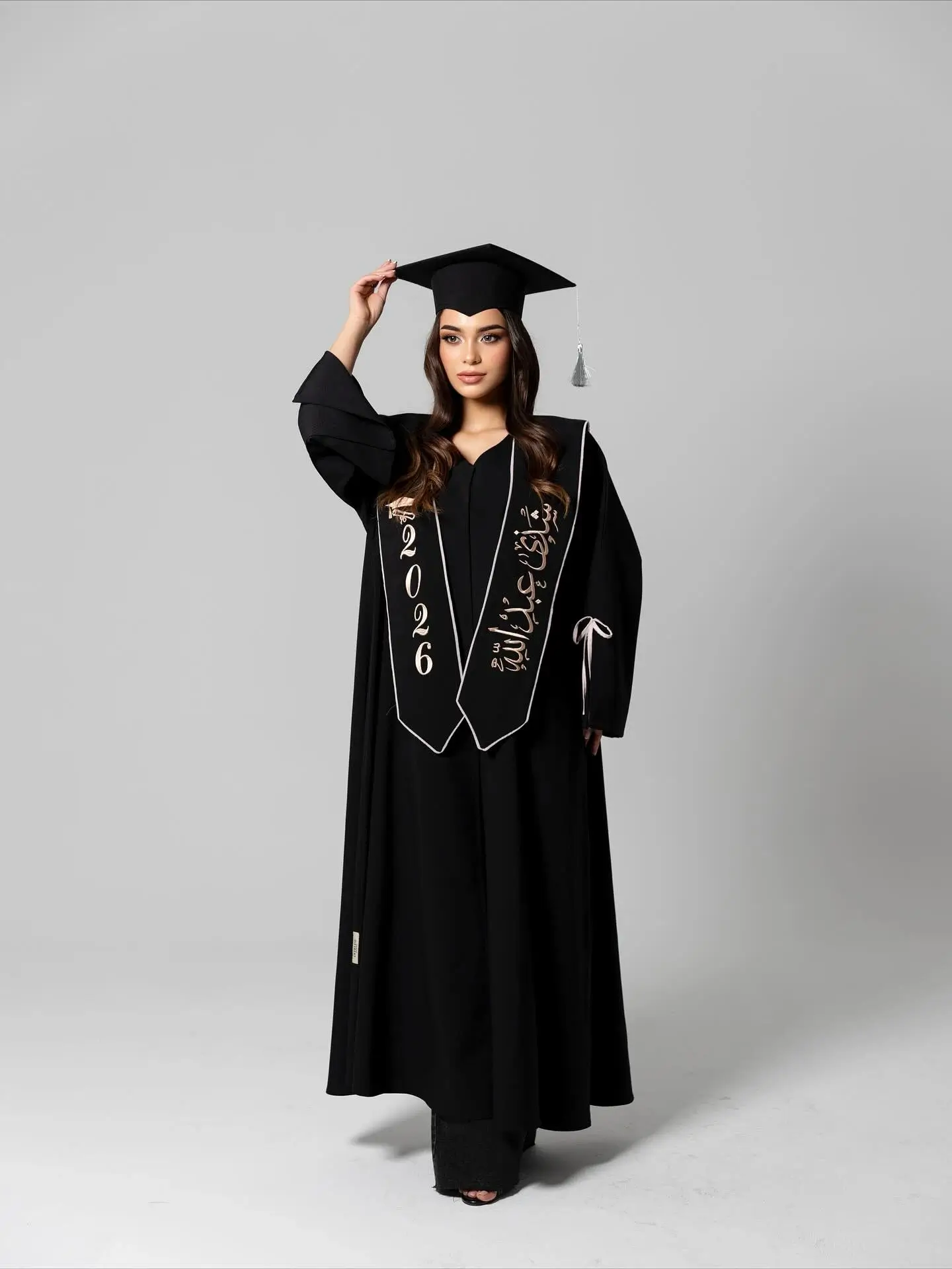 IMG_20260122_043037_590.jpg عباية تخرج سوداء كلاسيكية - الصورة 1